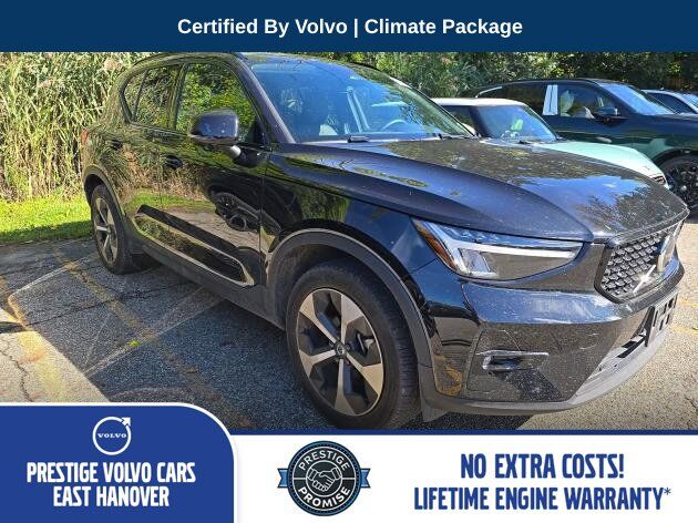 2025 VOLVO XC40
