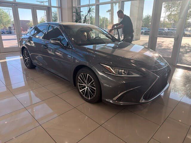 2024 LEXUS ES