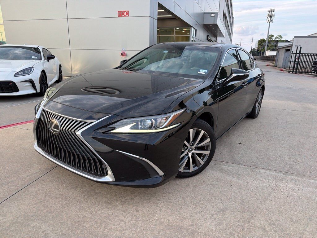 2019 LEXUS ES