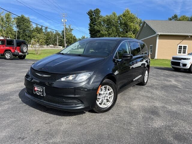 2023 CHRYSLER Voyager