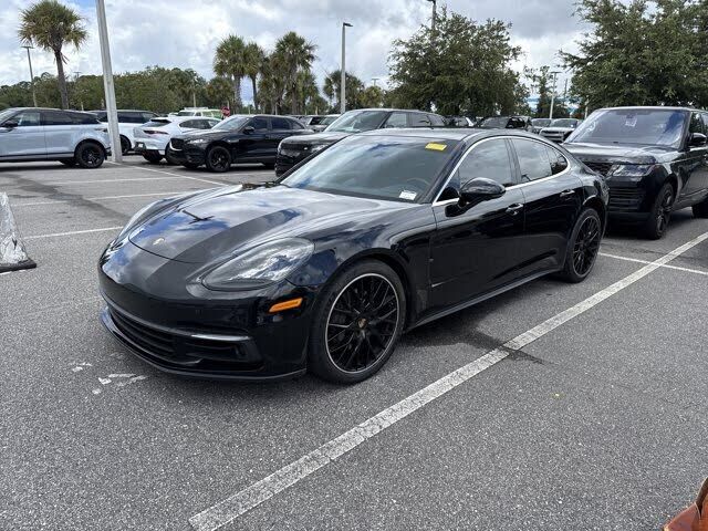 2018 PORSCHE Panamera