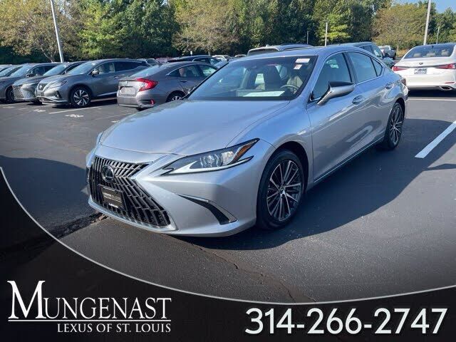 2025 LEXUS ES