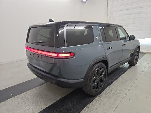 2025 RIVIAN R1S