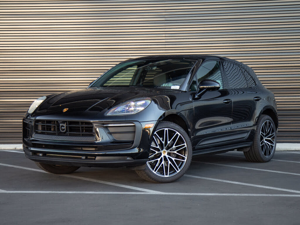 2026 PORSCHE Macan