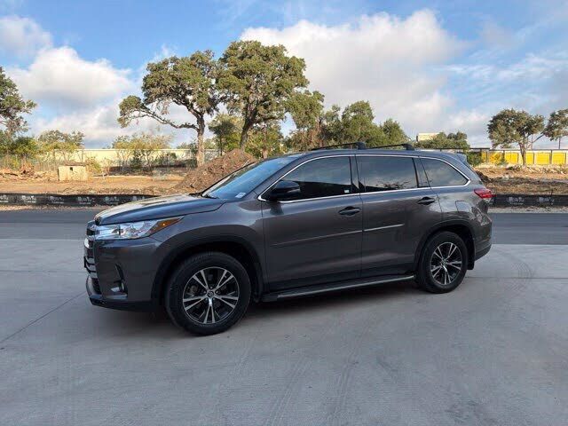 2019 TOYOTA Highlander