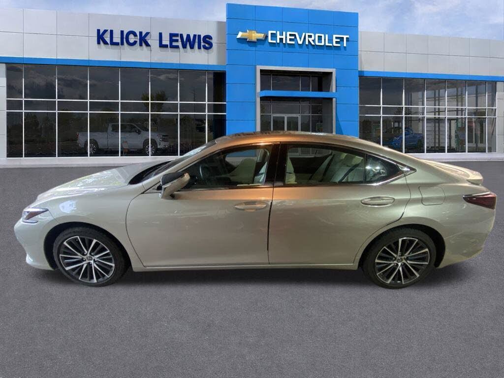 2022 LEXUS ES