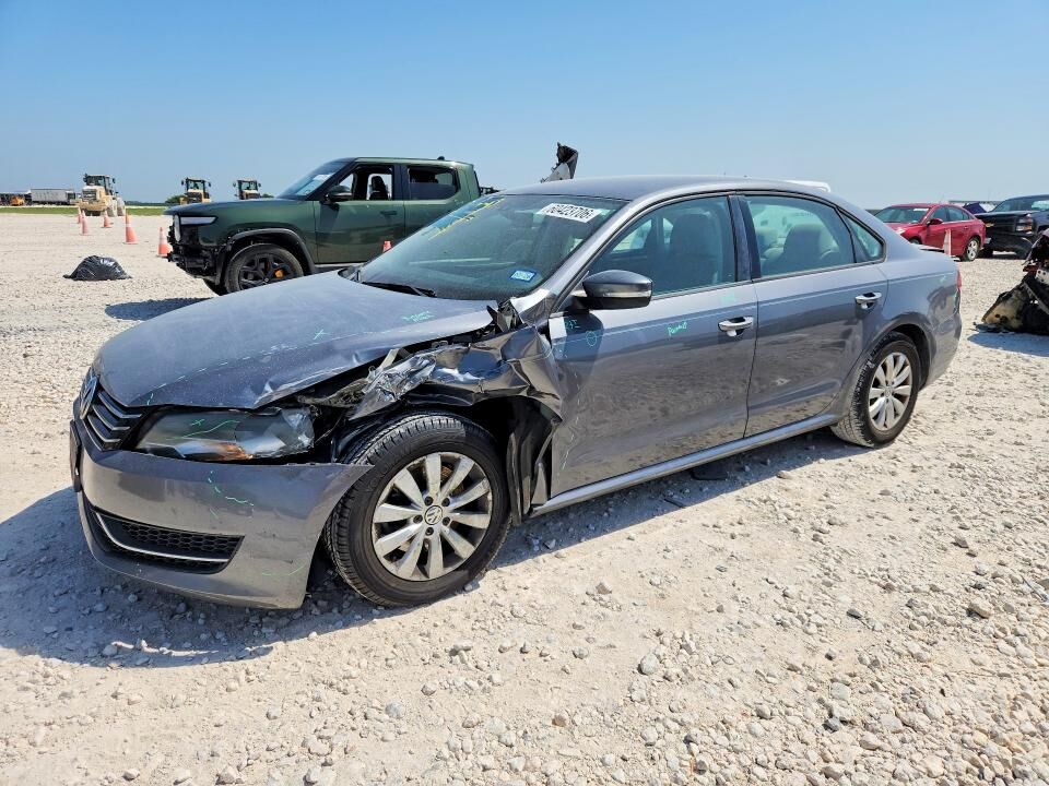 2013 VOLKSWAGEN Passat