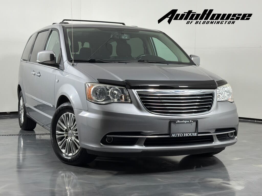 2014 CHRYSLER Town and Country