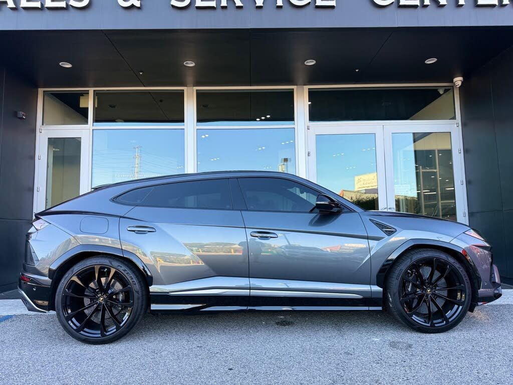 2019 LAMBORGHINI URUS