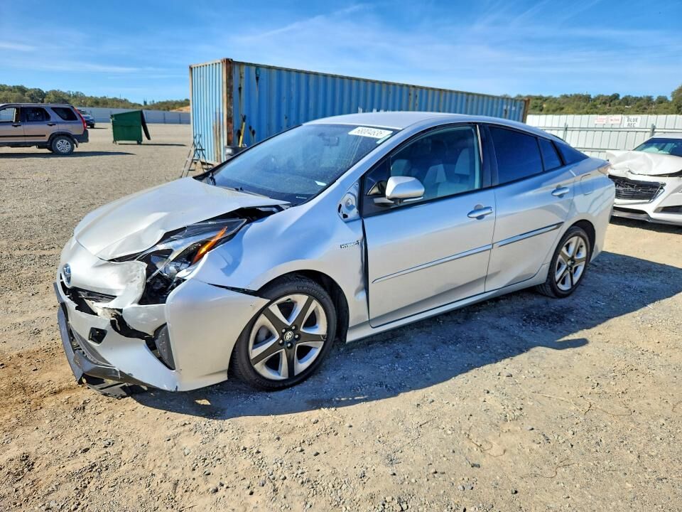 2016 TOYOTA PRIUS