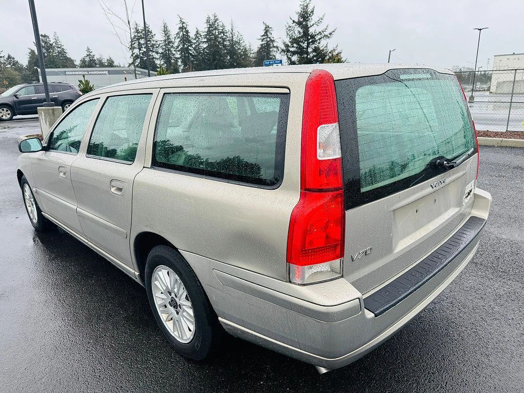 2005 VOLVO V70