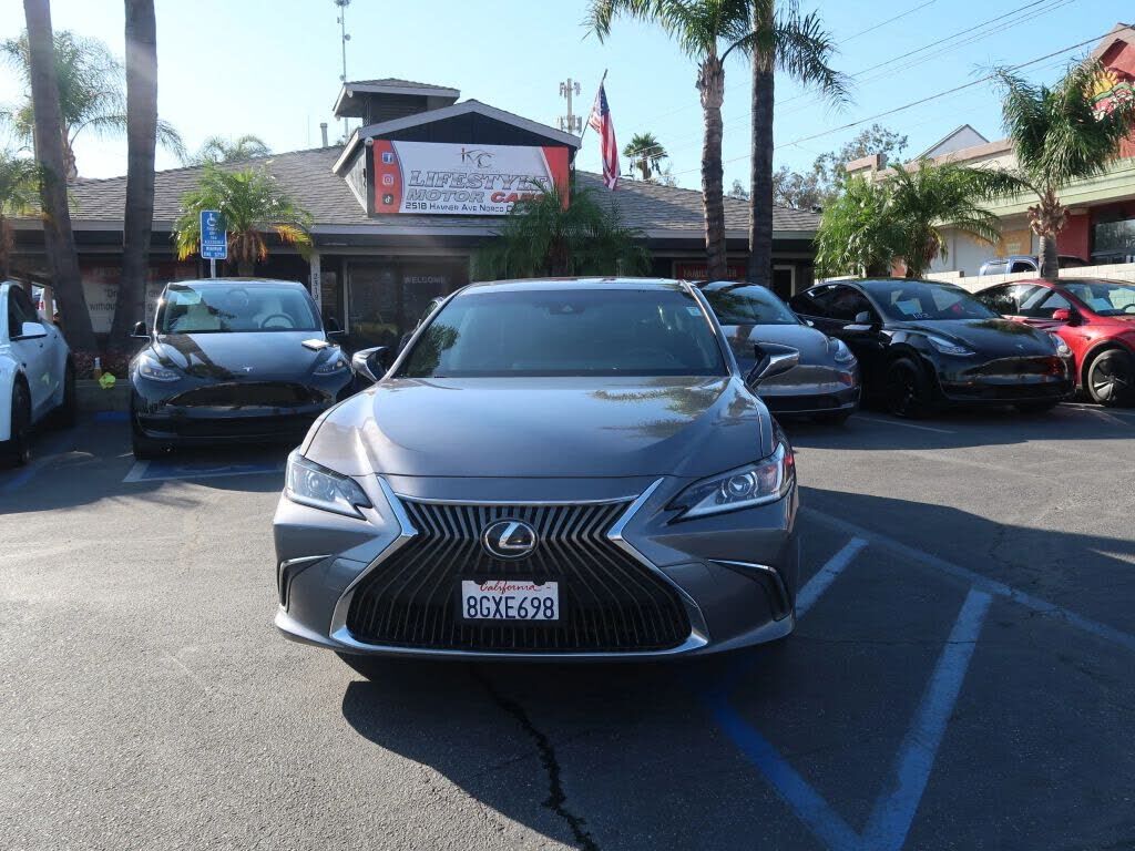 2019 LEXUS ES