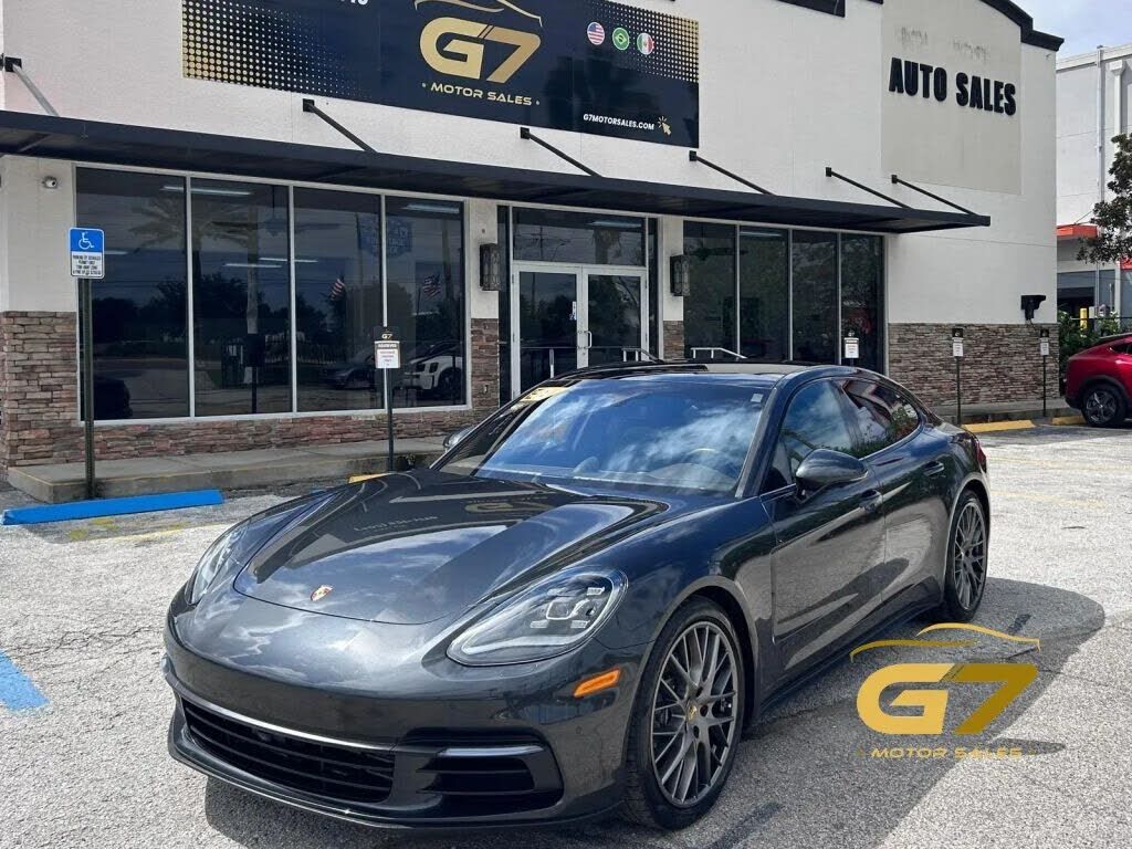 2018 PORSCHE Panamera