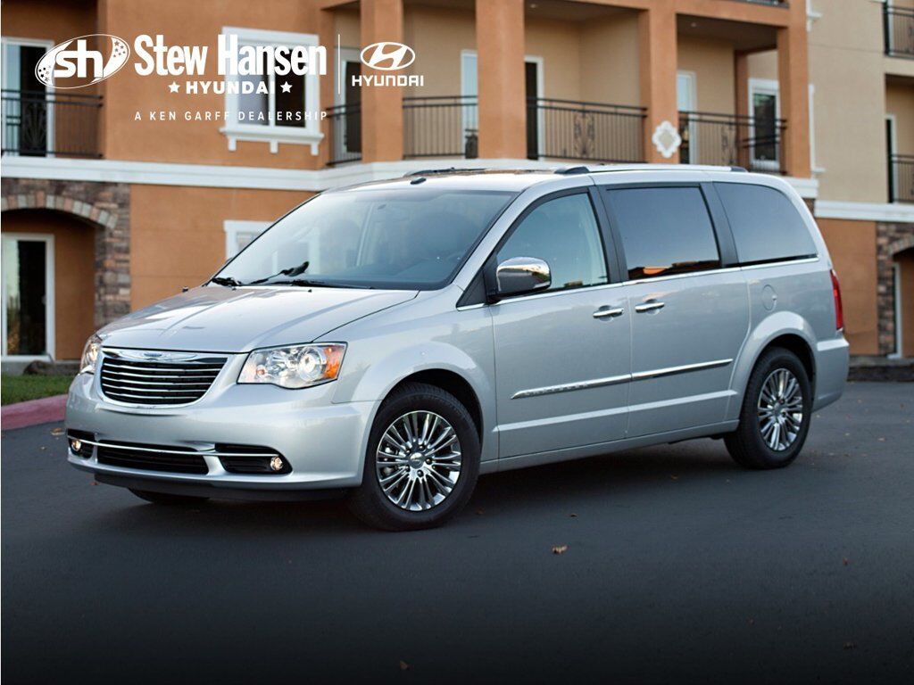 2016 CHRYSLER Town and Country