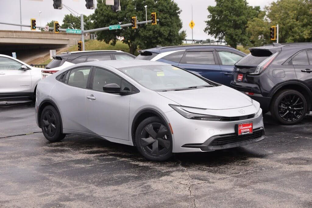2024 TOYOTA PRIUS