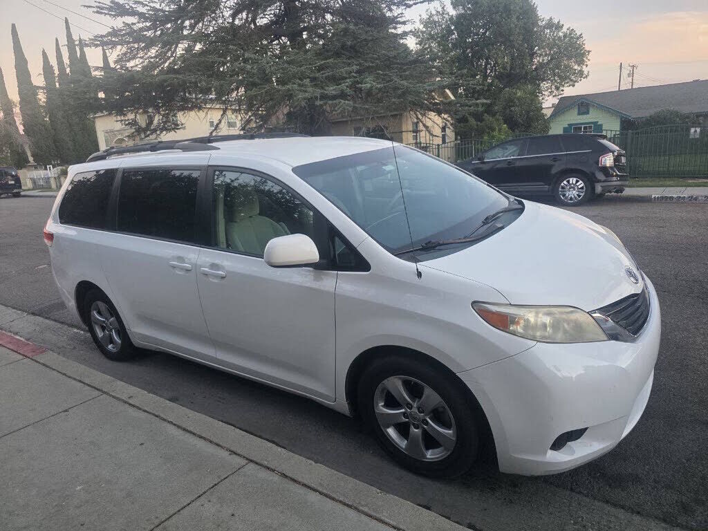 2013 TOYOTA Sienna