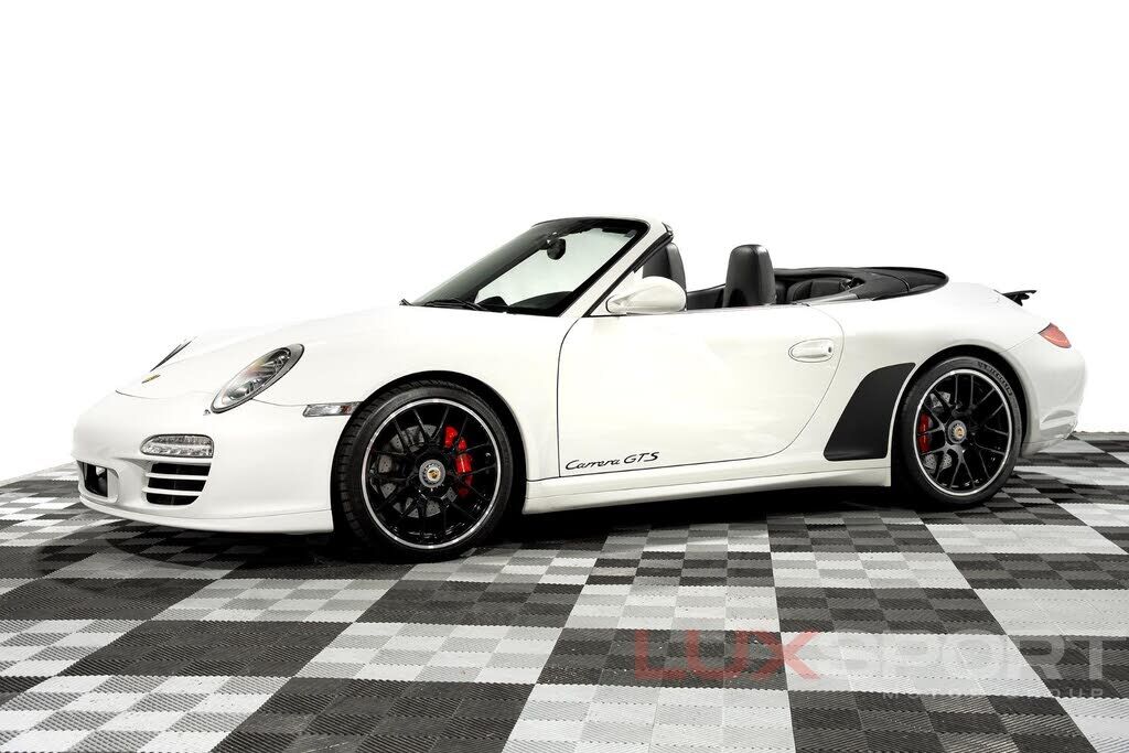 2011 PORSCHE 911
