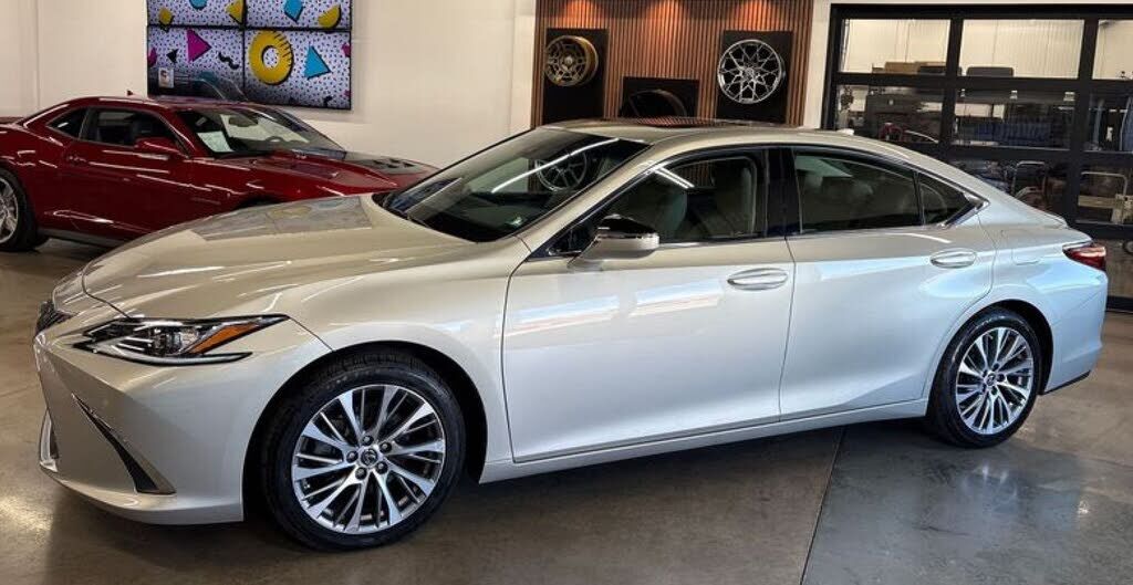 2020 LEXUS ES