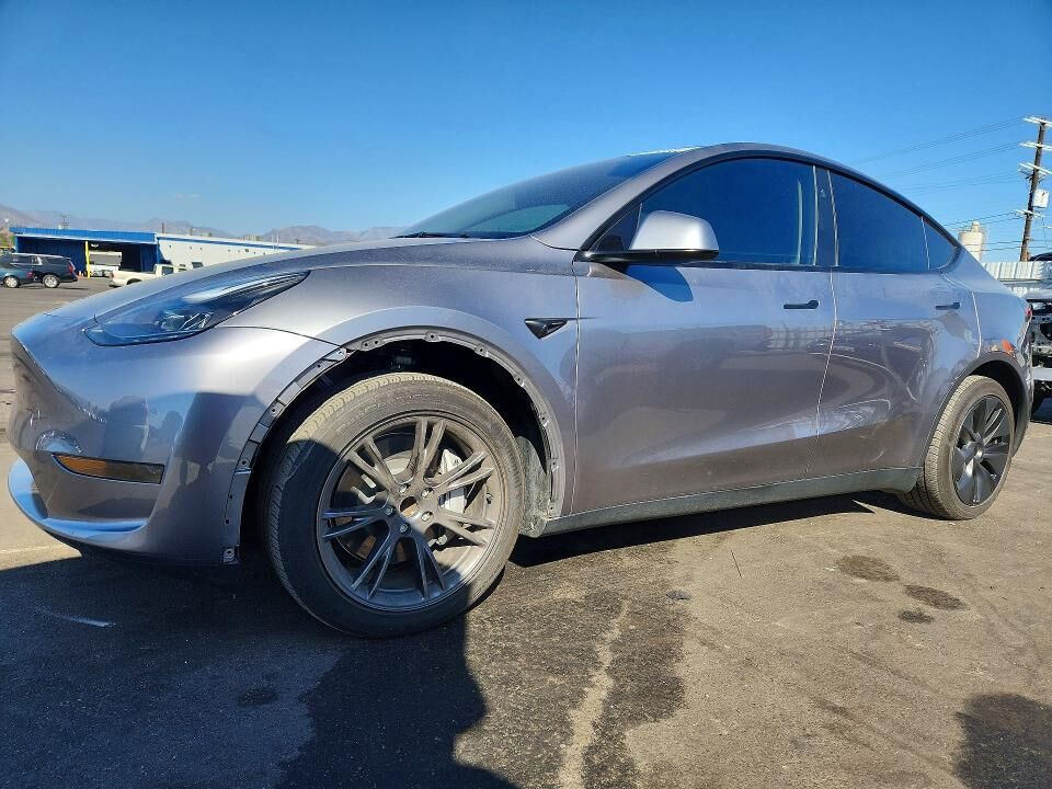 2025 TESLA Model Y