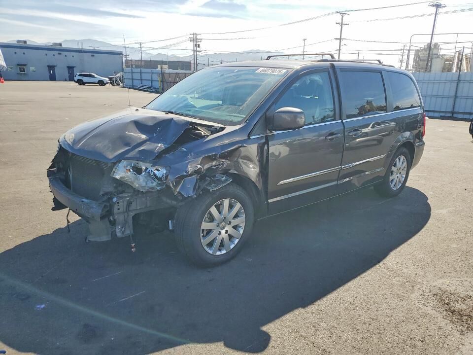 2016 CHRYSLER Town and Country