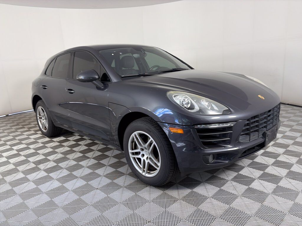2017 PORSCHE Macan
