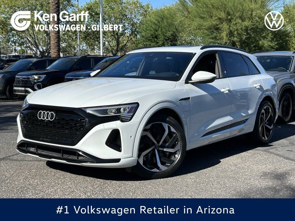 2024 AUDI Q8