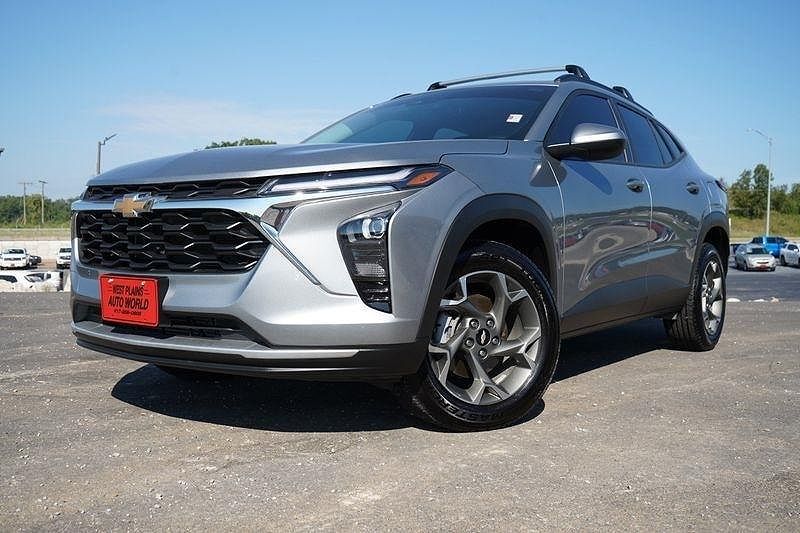 2025 CHEVROLET Trax