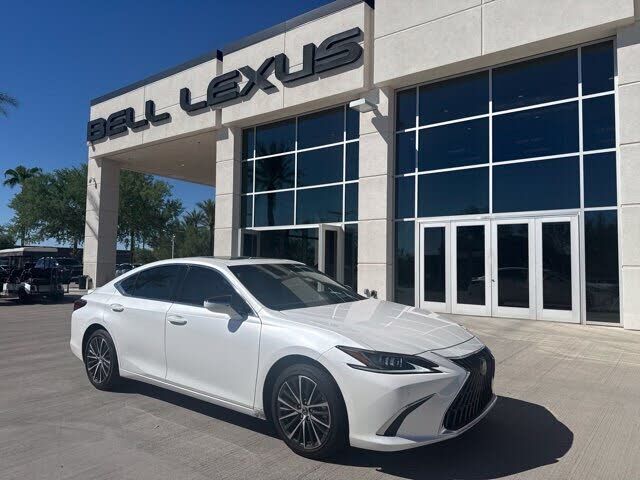 2025 LEXUS ES