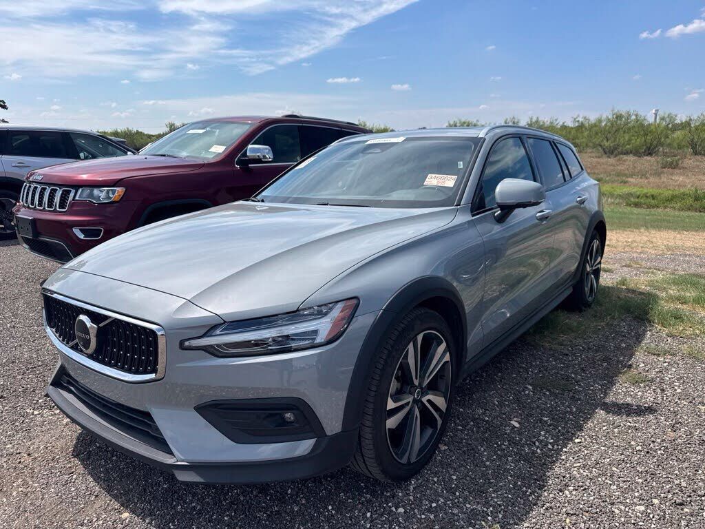 2025 VOLVO V60CC