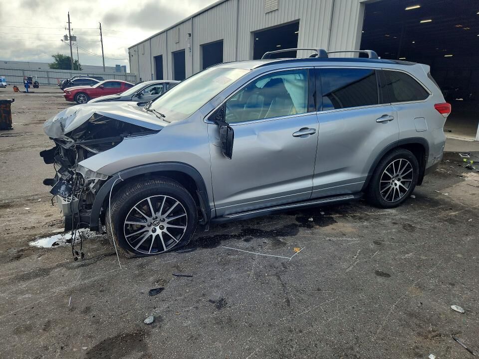 2017 TOYOTA Highlander