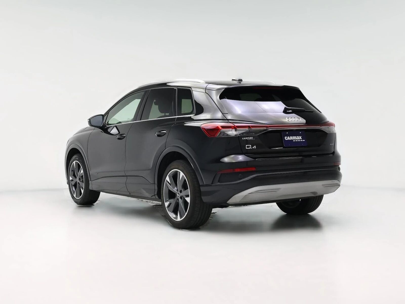 2022 AUDI Q4