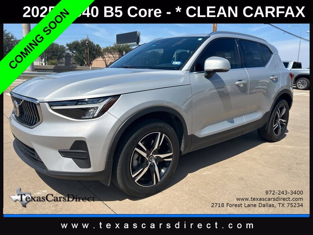 2025 VOLVO XC40