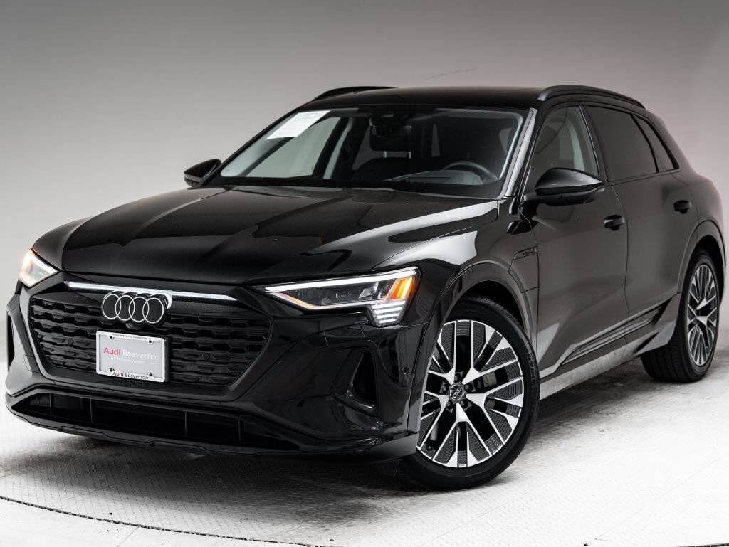 2024 AUDI Q8