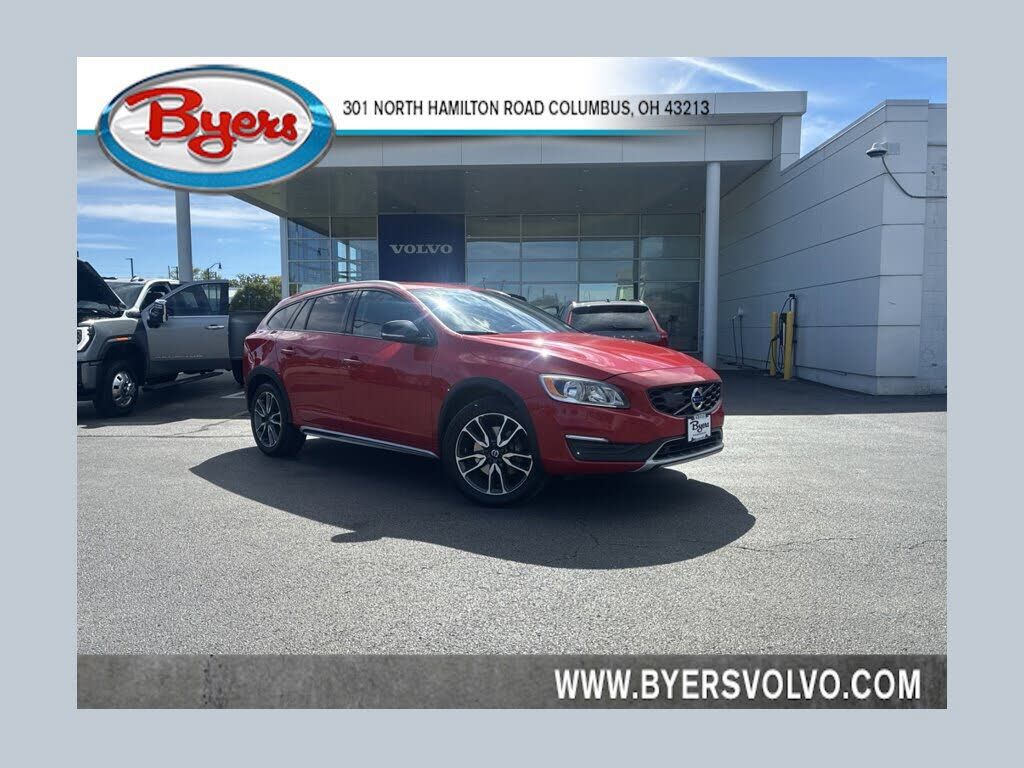 2017 VOLVO V60CC