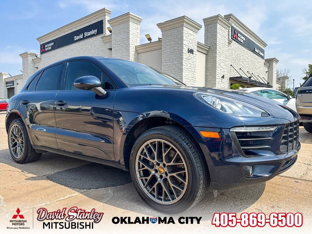 2018 PORSCHE Macan