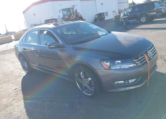 2013 VOLKSWAGEN Passat