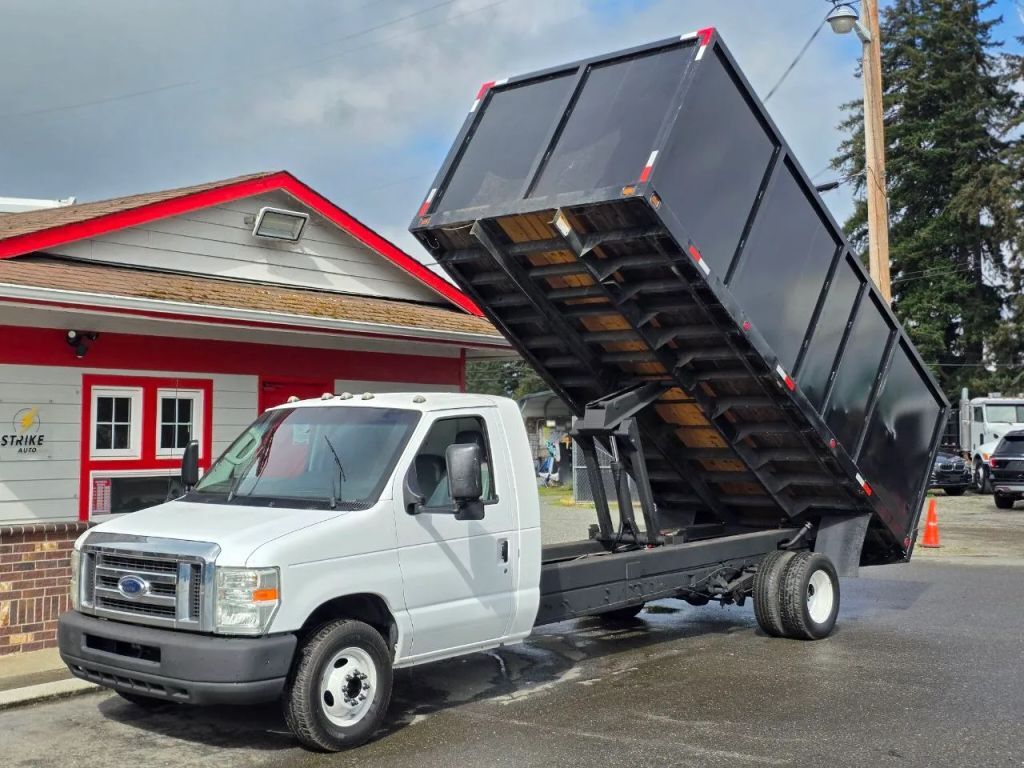 2011 FORD E-450