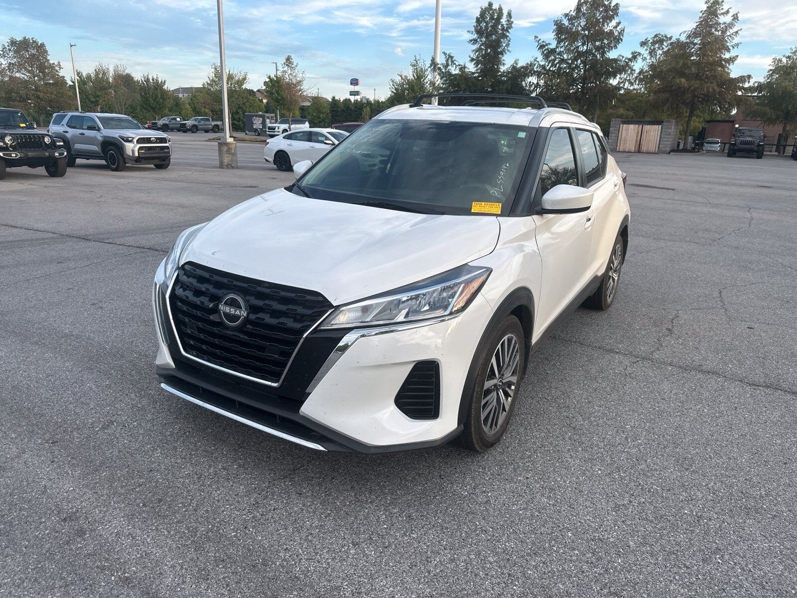 2023 NISSAN Kicks