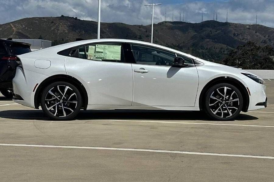 2027 TOYOTA Prius