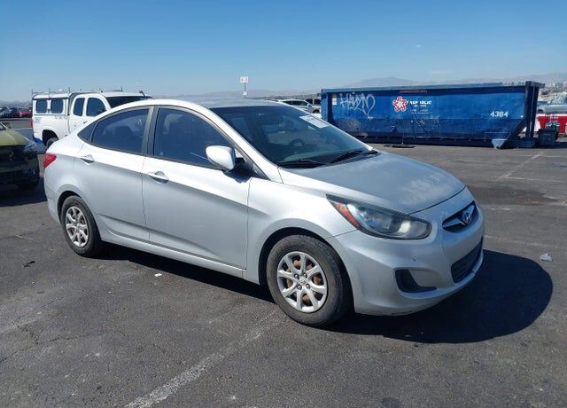 2012 HYUNDAI Accent