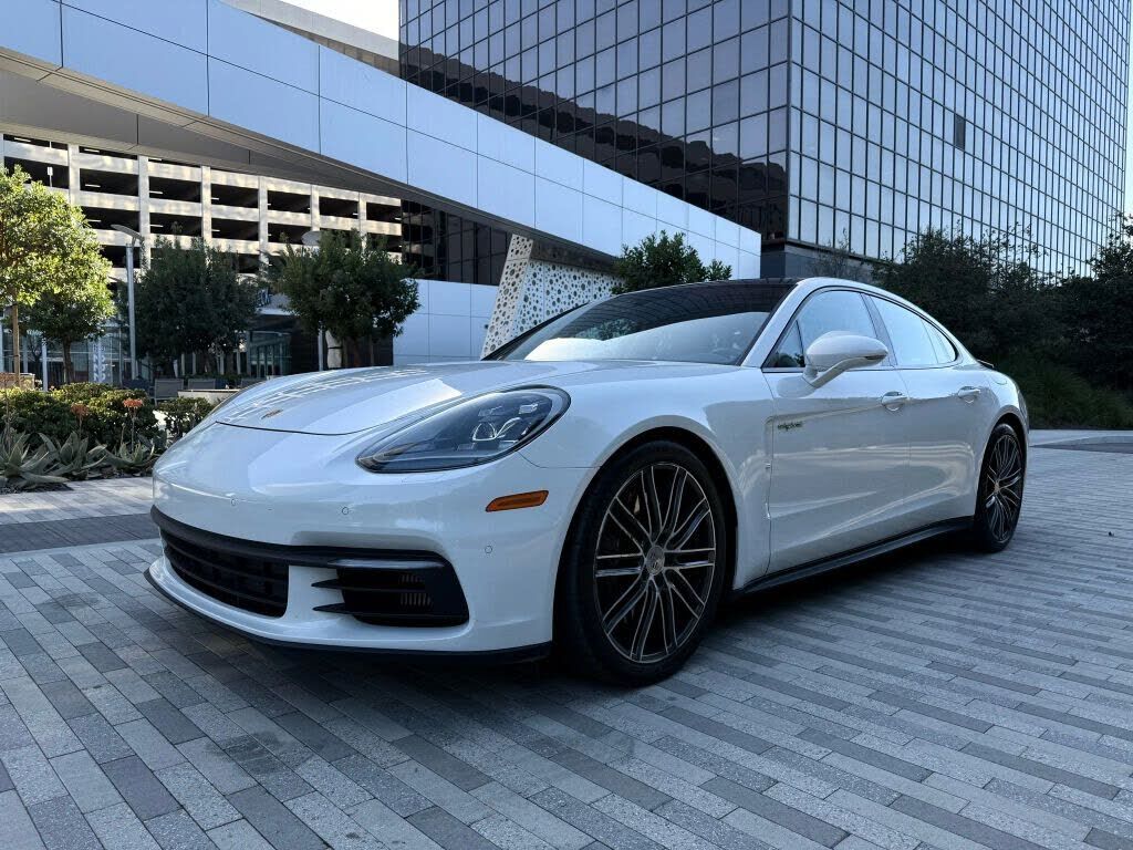 2019 PORSCHE Panamera