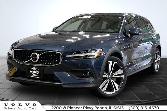2023 VOLVO V60CC