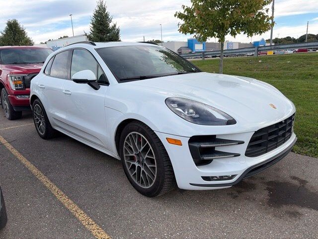 2018 PORSCHE Macan