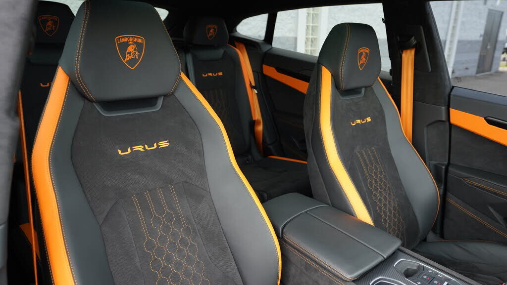 2024 LAMBORGHINI URUS