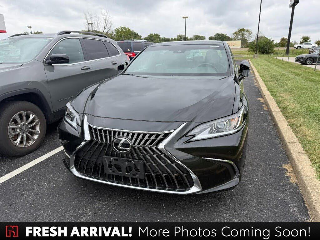 2022 LEXUS ES
