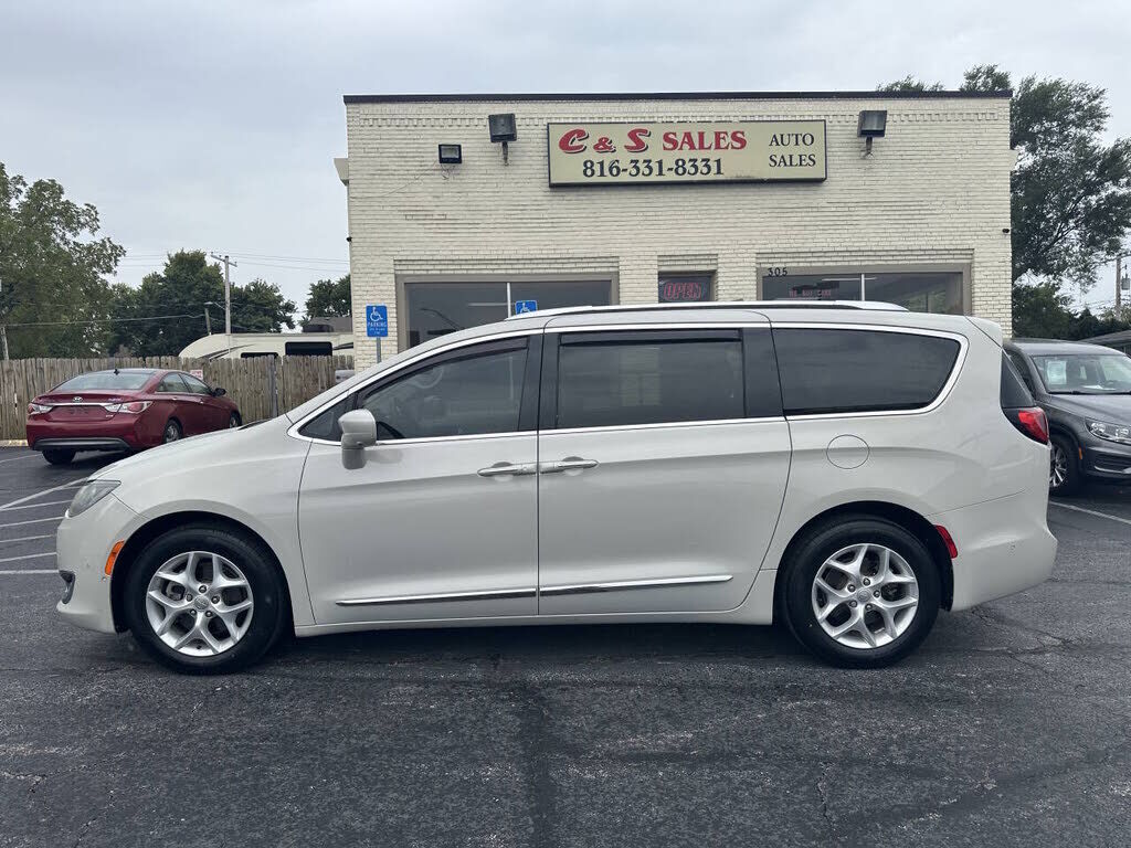 2017 CHRYSLER Pacifica