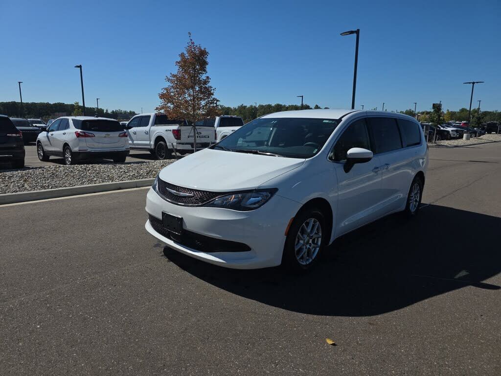 2023 CHRYSLER Voyager