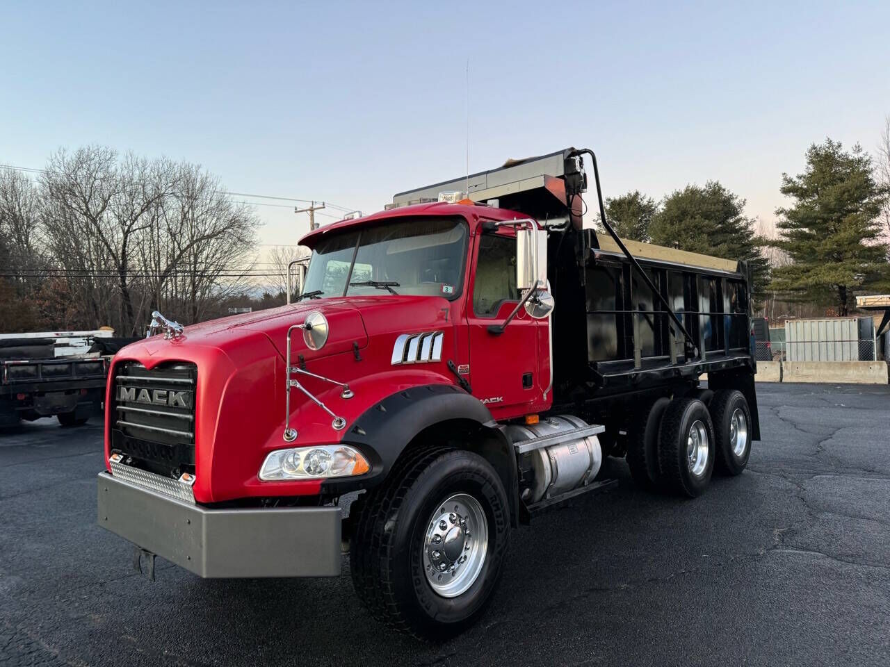 2009 MACK GU