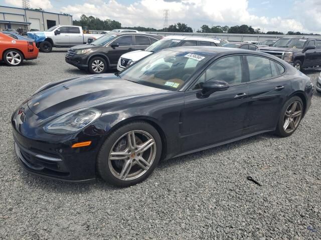 2018 PORSCHE Panamera
