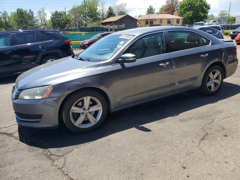2013 VOLKSWAGEN Passat